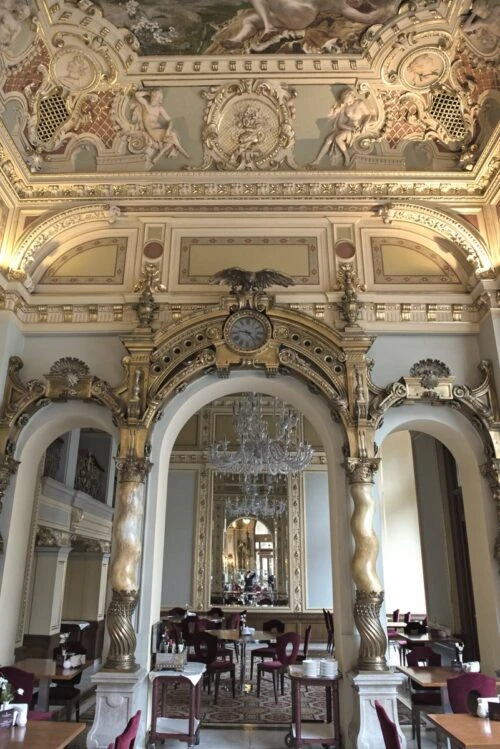 Converzum Language School Budapest -New York Cafe