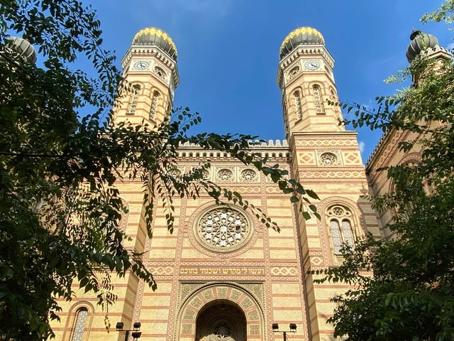 Converzum Language School Budapest -Synagogue